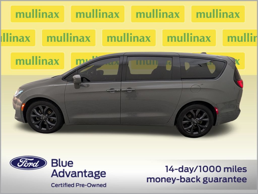 Used 2020 Chrysler Pacifica Touring w/ S Appearance Package FWD image 10