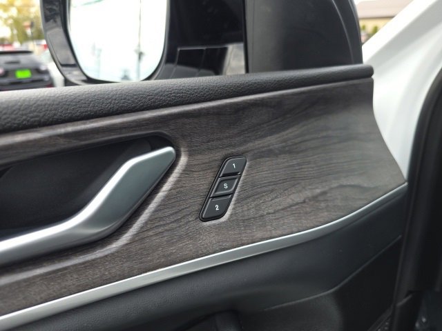 Used 2024 Jeep Grand Cherokee L Limited w/ Luxury Tech Group II image 11