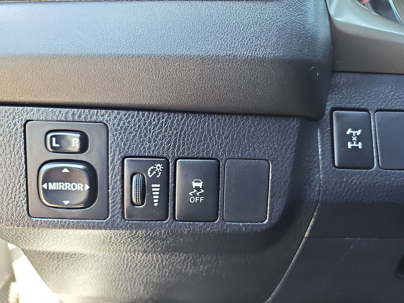 Used 2015 Toyota RAV4 LE image 26