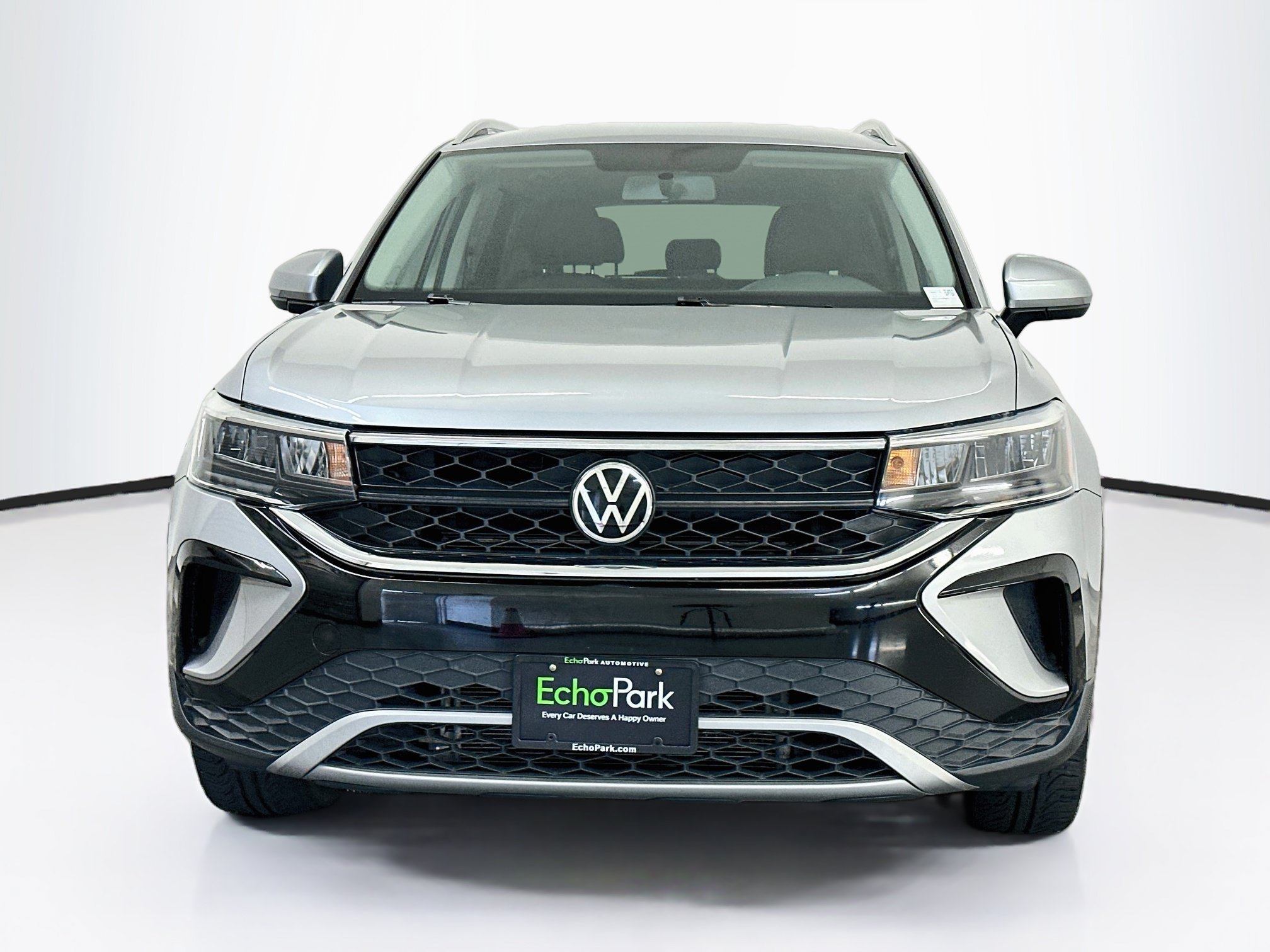 Used 2022 Volkswagen Taos SE AWD/4WD image 2