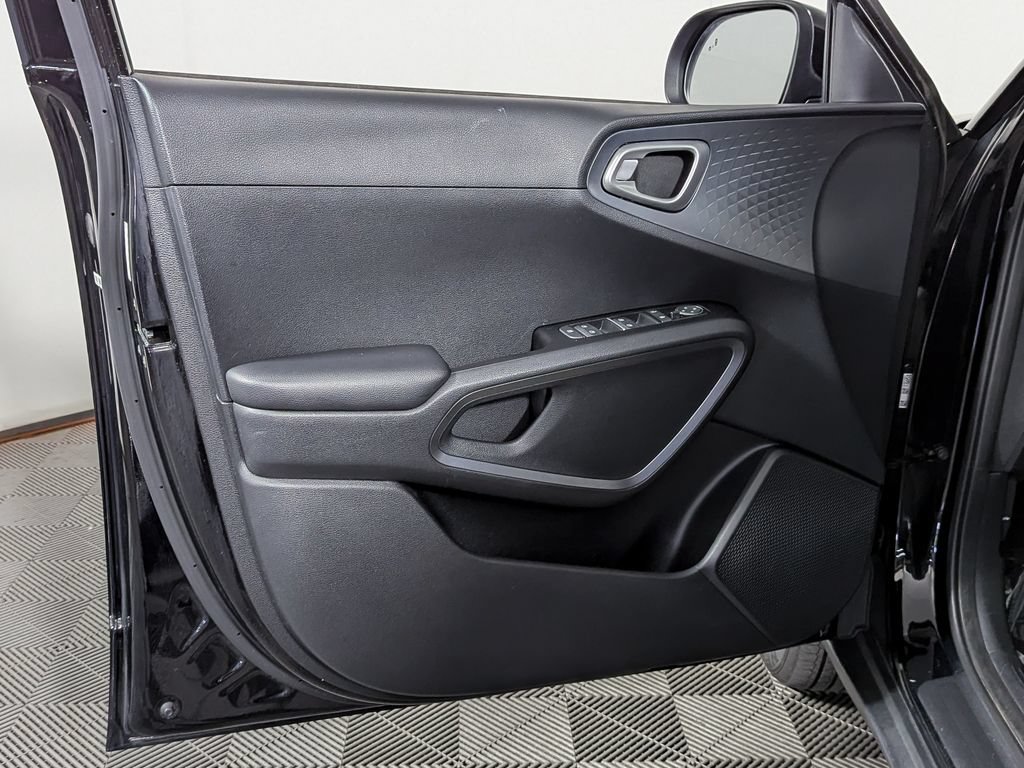 Used 2020 Kia Soul S FWD image 12