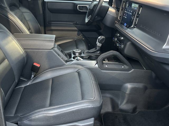 Used 2025 Ford Bronco Badlands image 17