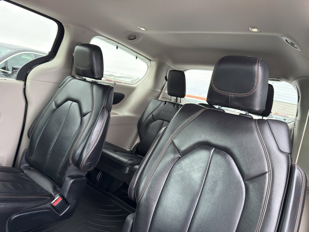 Used 2018 Chrysler Pacifica Touring-L image 30