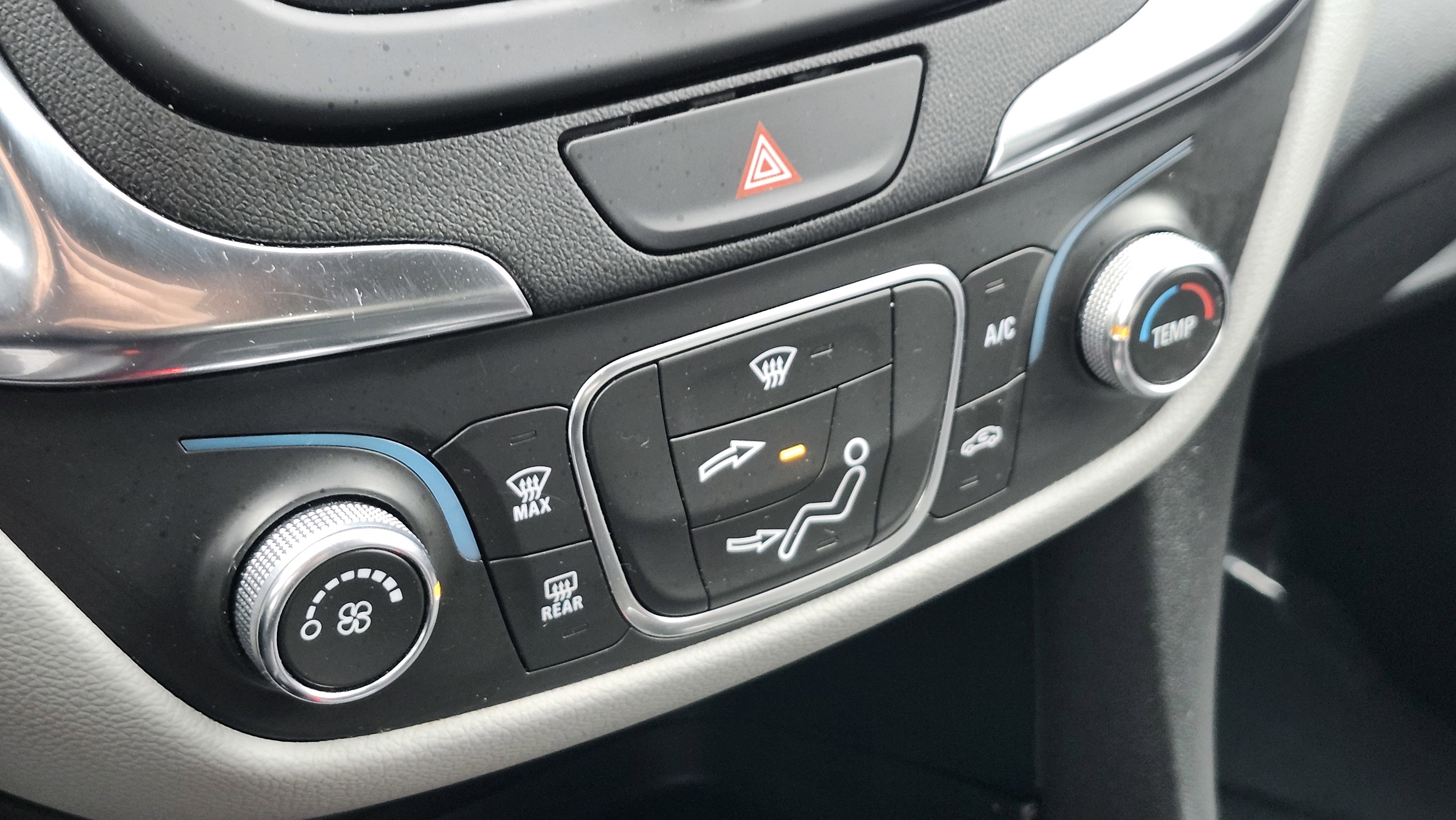 Used 2021 Chevrolet Equinox LS w/ LS Convenience Package image 25