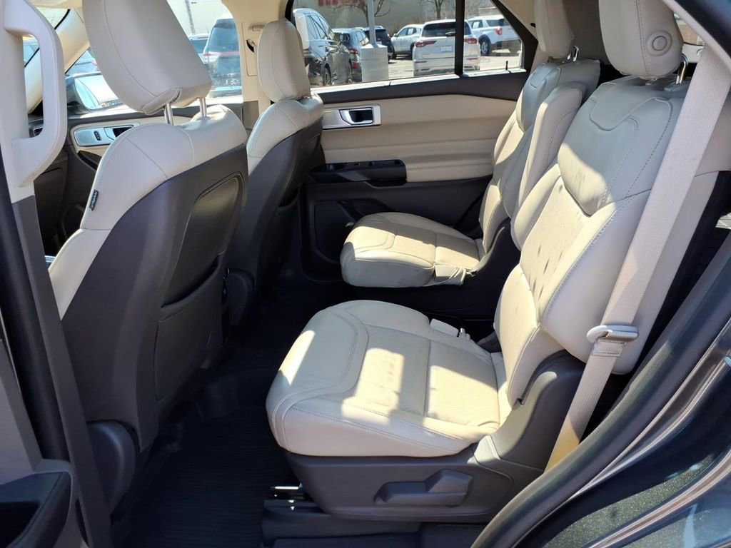 Used 2020 Ford Explorer Platinum w/ Premium Technology Package image 12