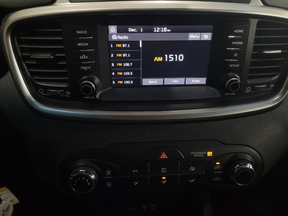 Used 2019 Kia Sorento LX image 25