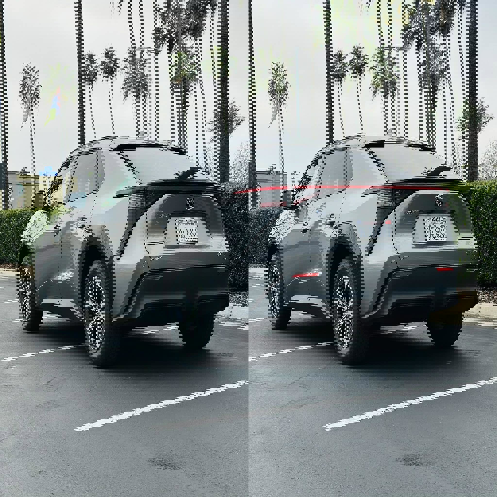 Used 2024 Toyota bZ4X XLE SPORT UTILITY 4D w/ Weather Package image 4