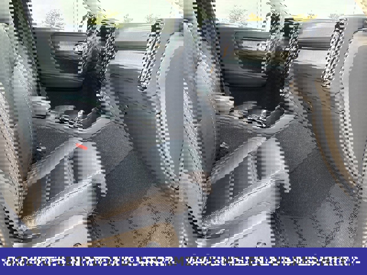 Certified 2023 Volvo XC40 B4 Plus image 33