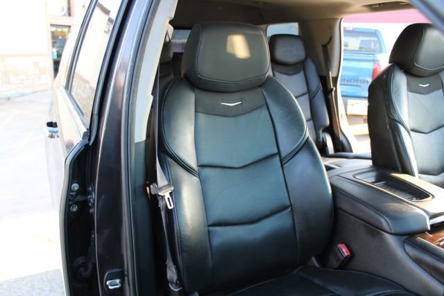 Used 2016 Cadillac Escalade Luxury RWD image 46