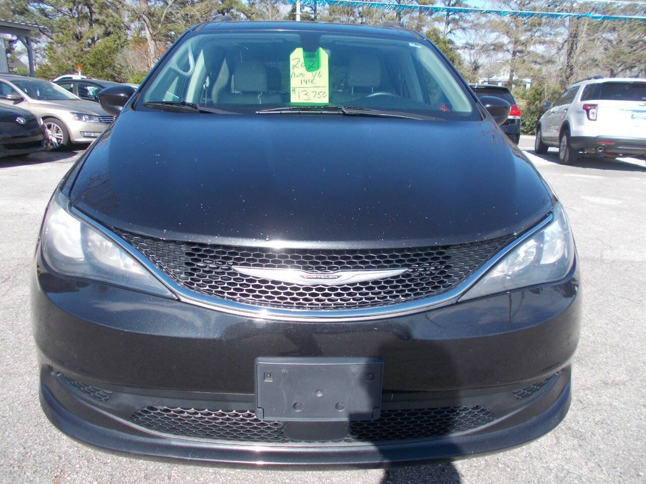 Used 2021 Chrysler Voyager Lxi image 2