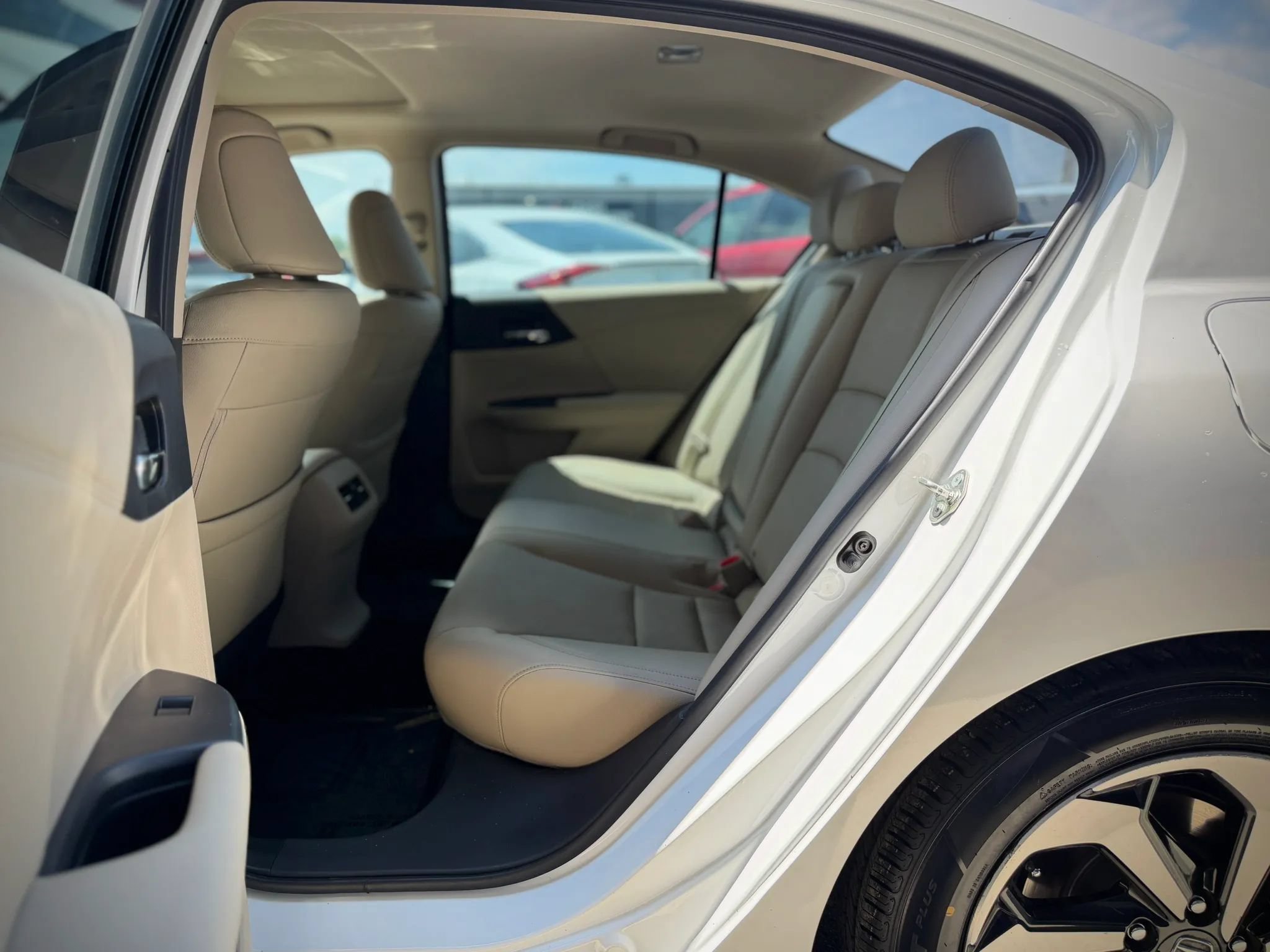 Used 2017 Honda Accord EX-L image 18
