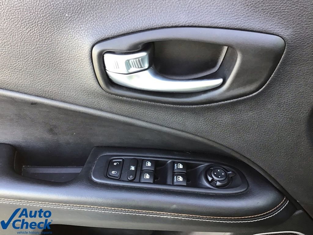 Used 2018 Jeep Compass Latitude w/ Cold Weather Group image 26