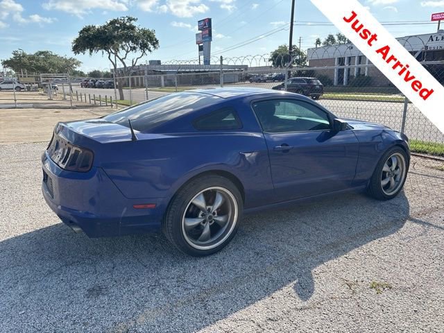 Used 2014 Ford Mustang Coupe RWD image 10