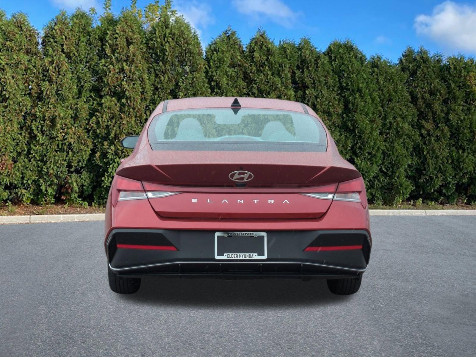 Certified 2024 Hyundai Elantra SE FWD image 5
