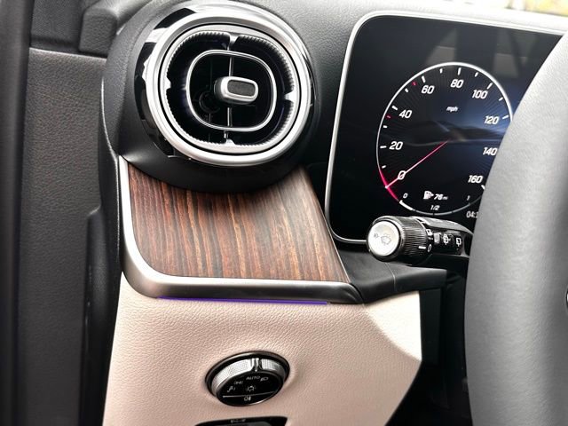 Used 2024 Mercedes-Benz GLC 300 4MATIC image 17