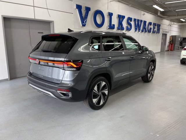 Used 2025 Volkswagen Taos SE AWD/4WD image 4