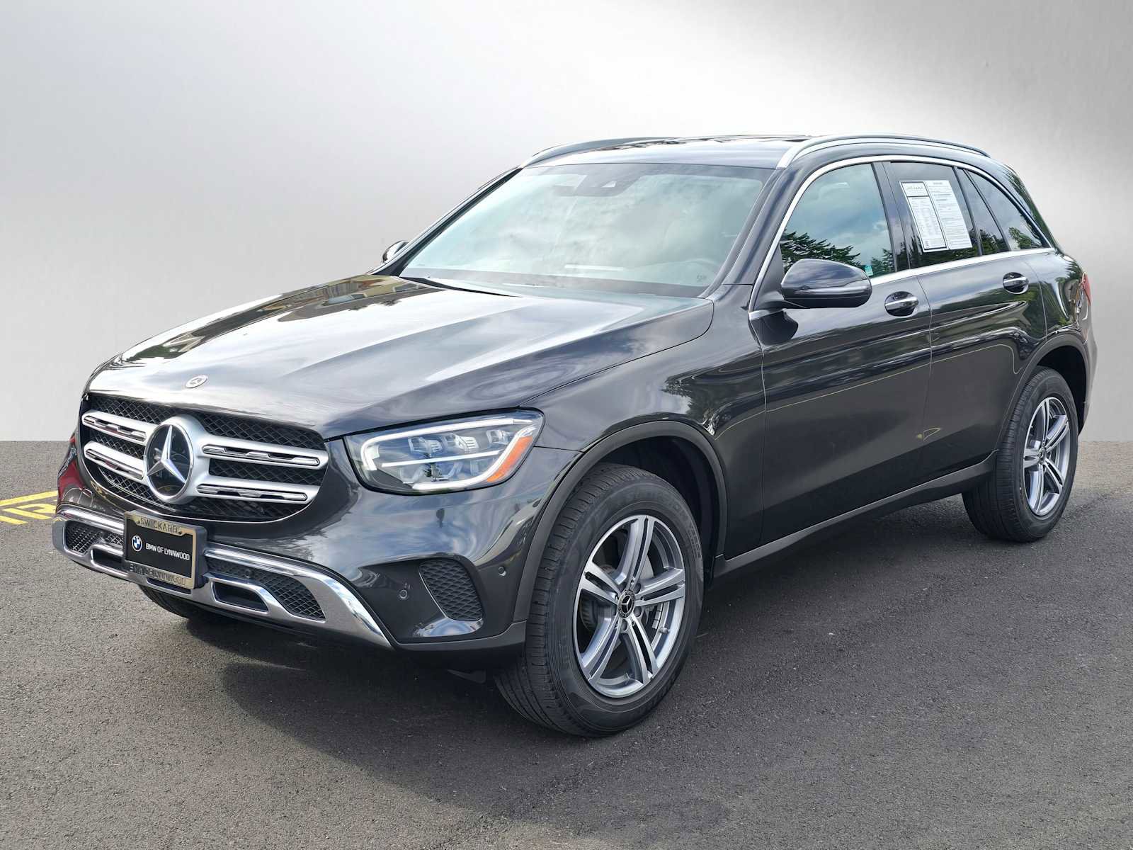 Used 2022 Mercedes-Benz GLC 300 4MATIC image 3