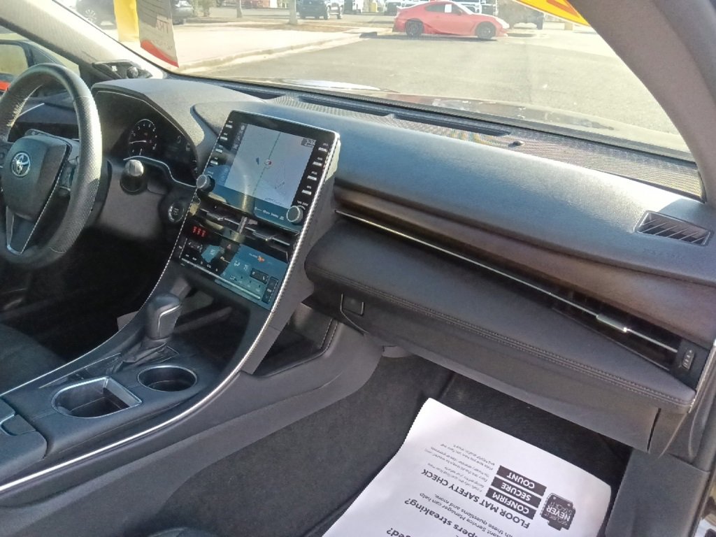 Used 2021 Toyota Avalon Limited image 33