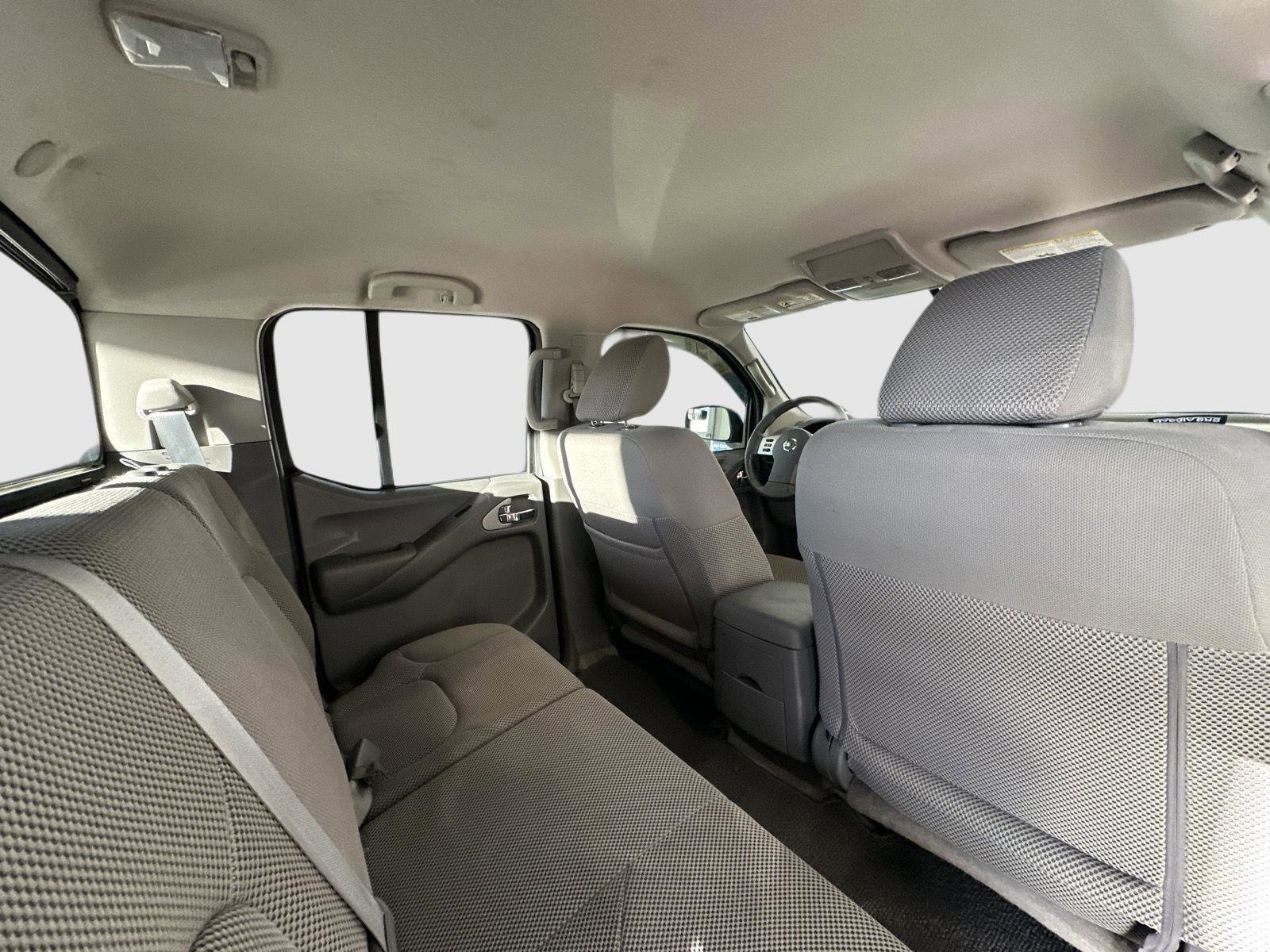 Used 2016 Nissan Frontier SV image 31