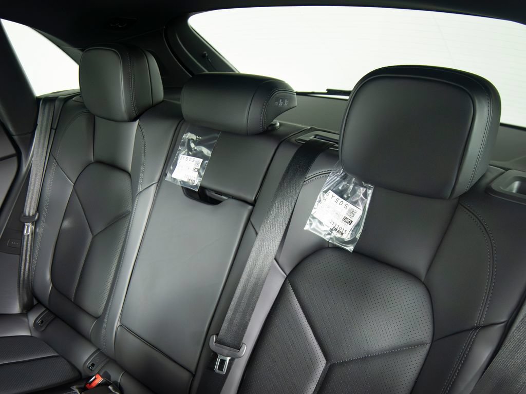 New 2026 Porsche Macan AWD/4WD image 39