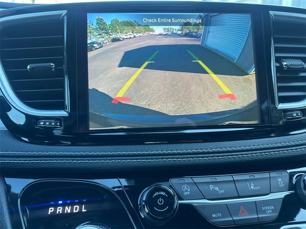 Certified 2025 Chrysler Pacifica Limited image 21