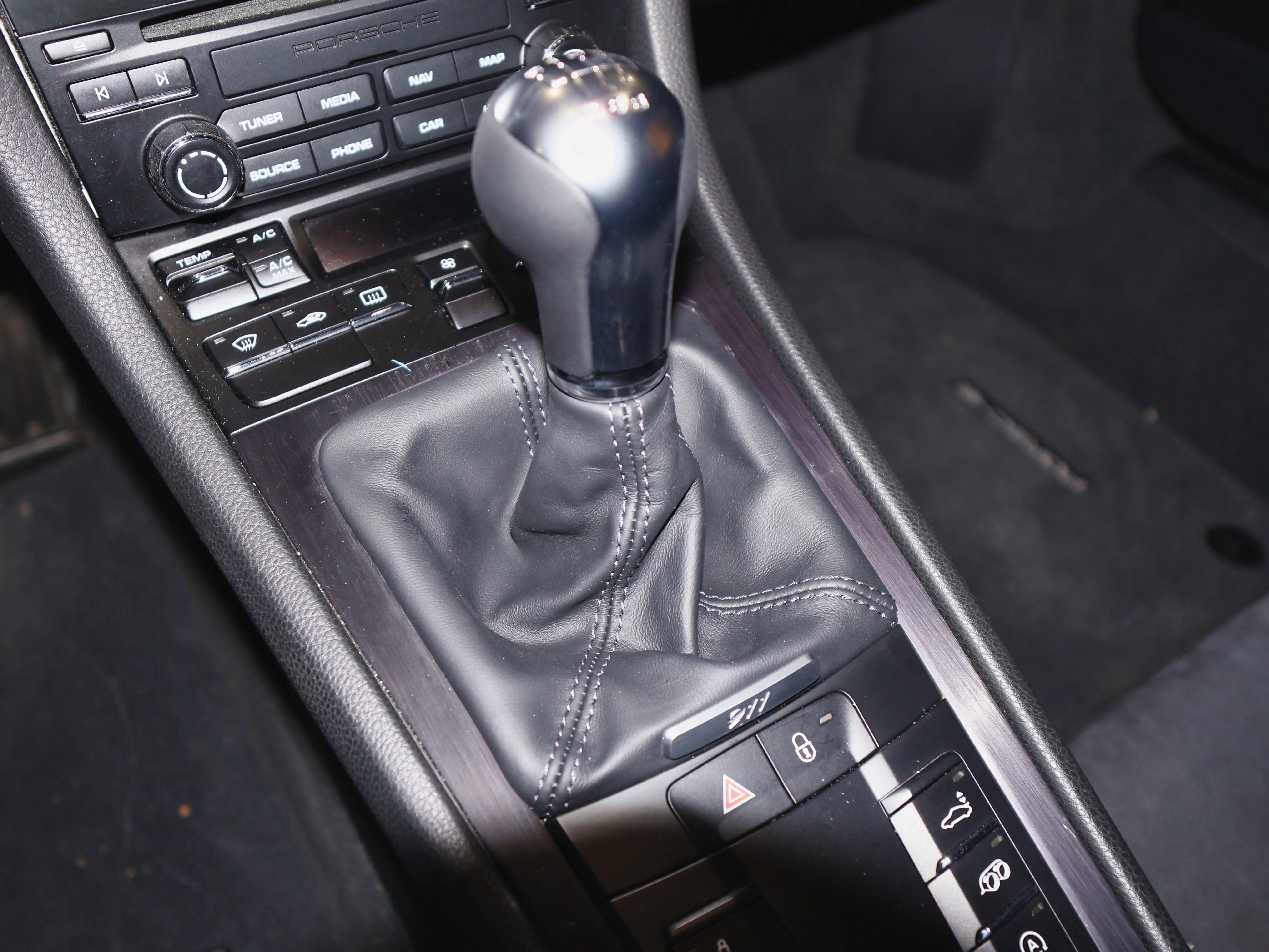 Used 2021 Jaguar F-PACE SVR image 40