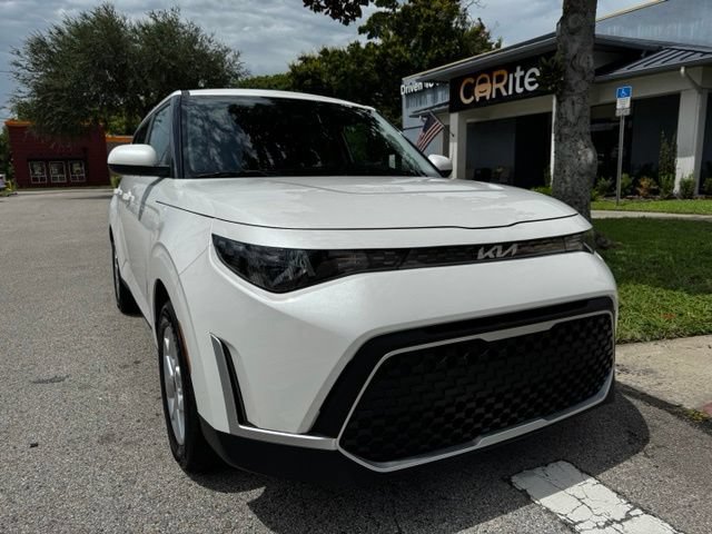 Used 2025 Kia Soul LX w/ LX Technology Package FWD image 2