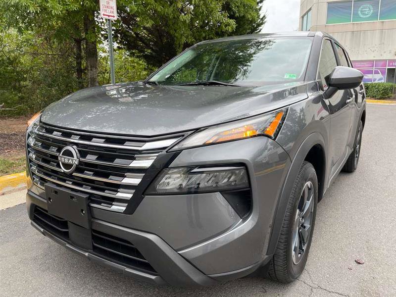 Used 2024 Nissan Rogue SV image 1