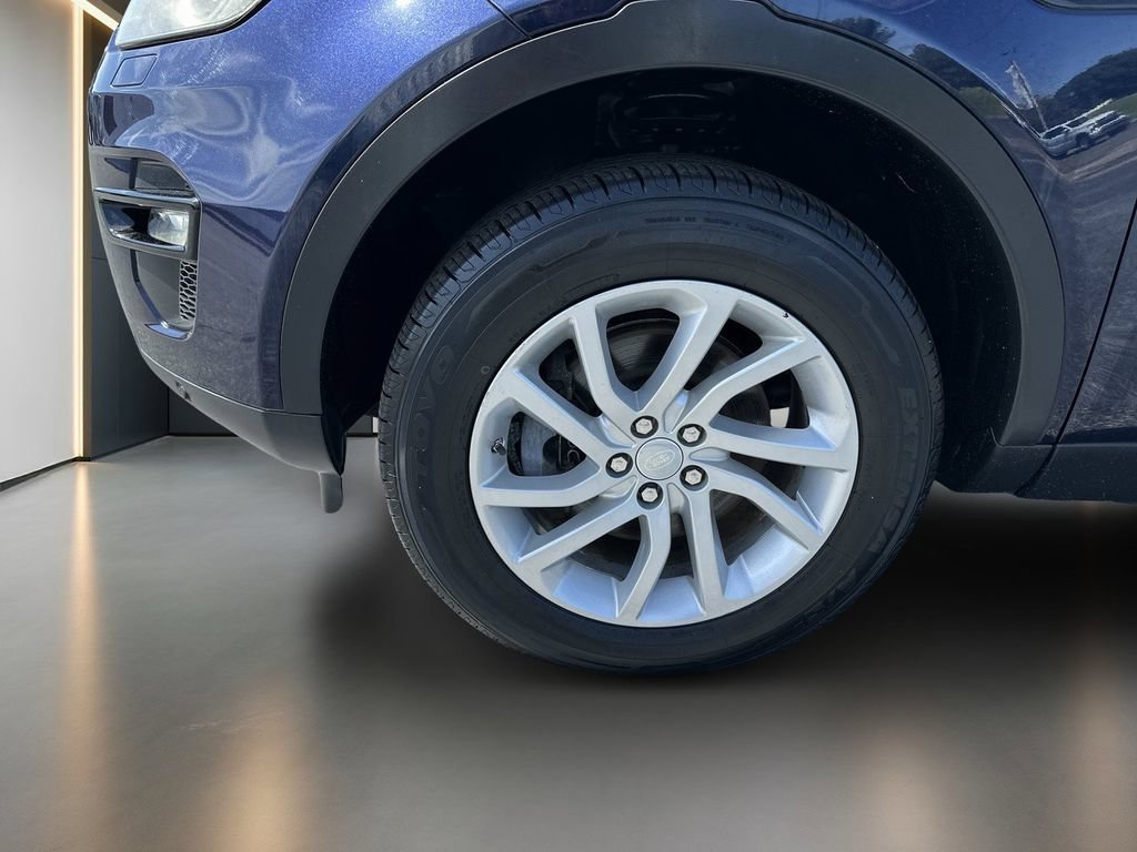 Used 2016 Land Rover Discovery Sport HSE AWD/4WD image 10