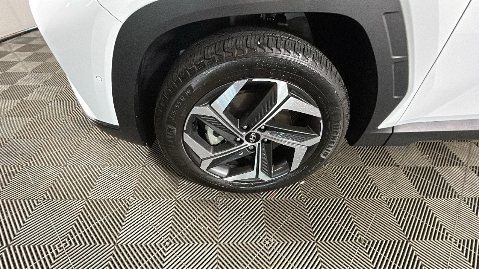 Certified 2024 Hyundai Tucson Limited AWD/4WD image 11