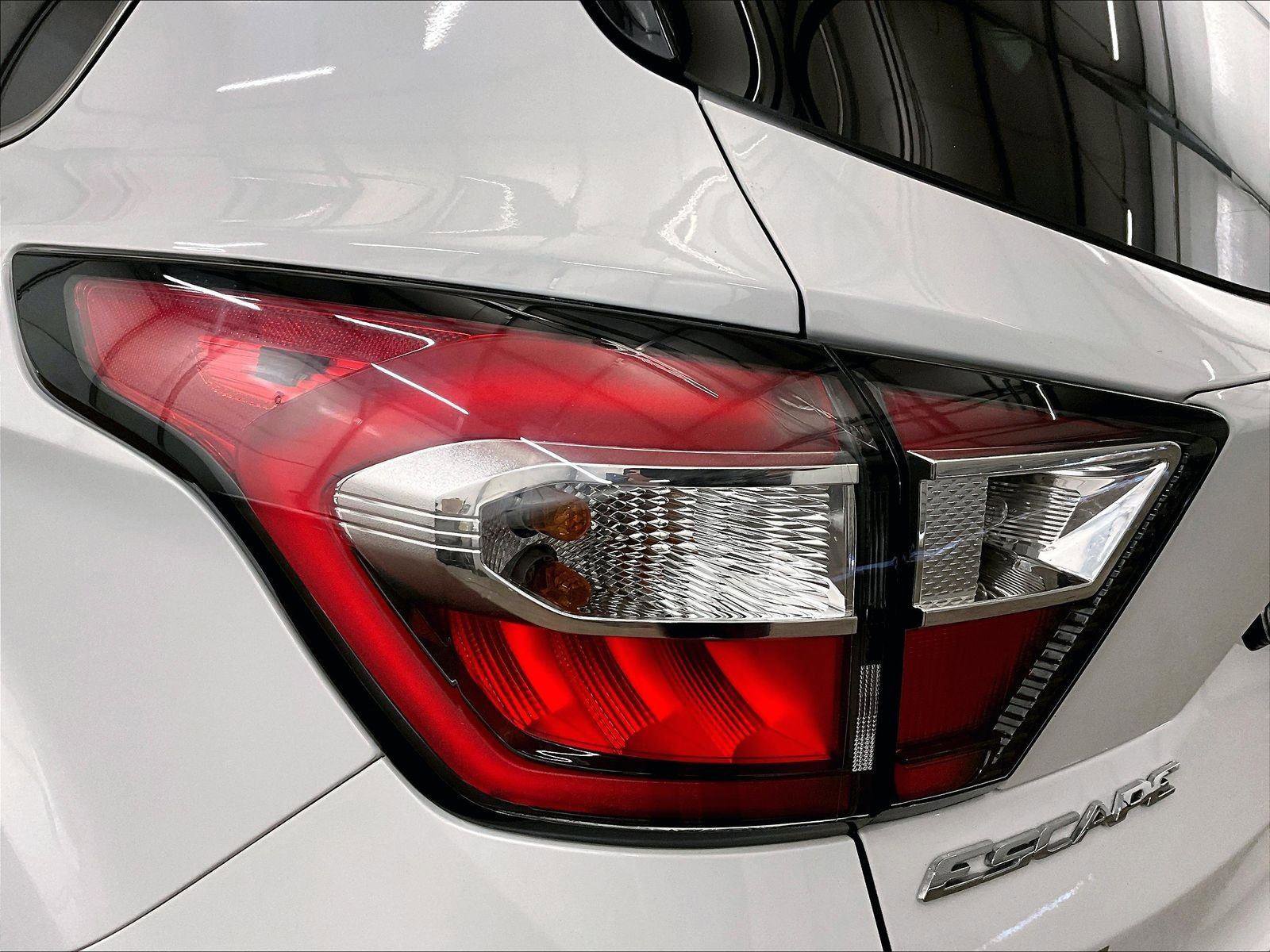 Used 2018 Ford Escape SE w/ Ford Safe & Smart Package image 28