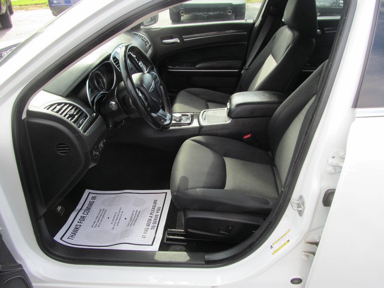 Used 2019 Chrysler 300 Touring RWD image 10