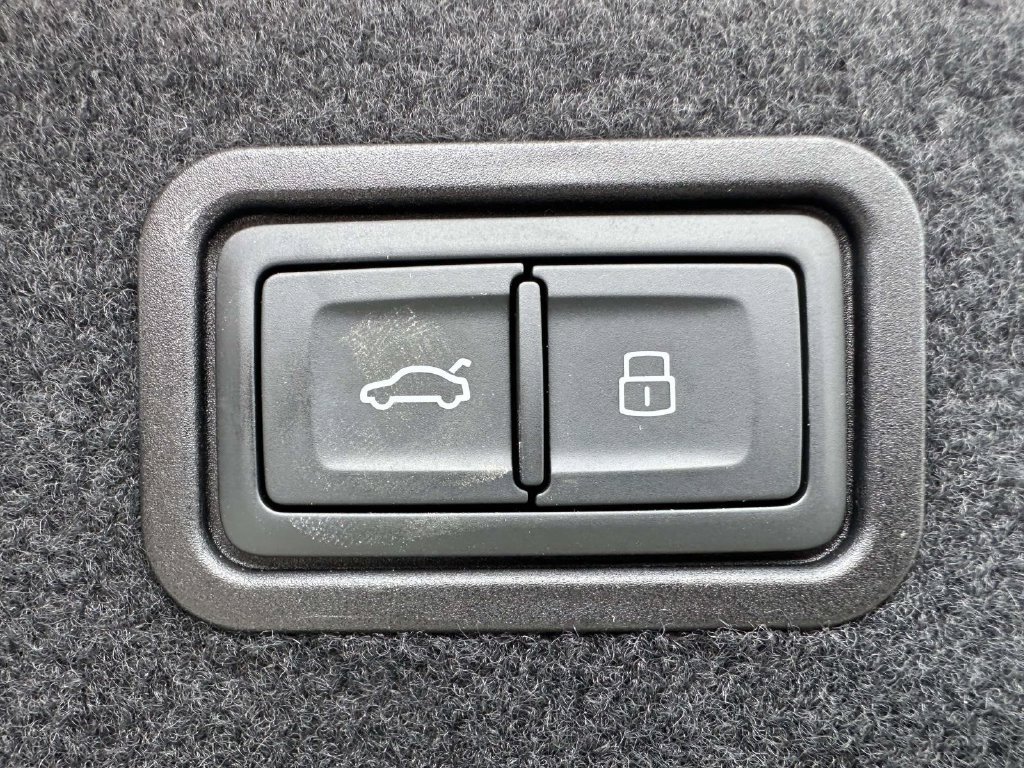 Used 2022 Audi A8 L 3.0T AWD/4WD image 12