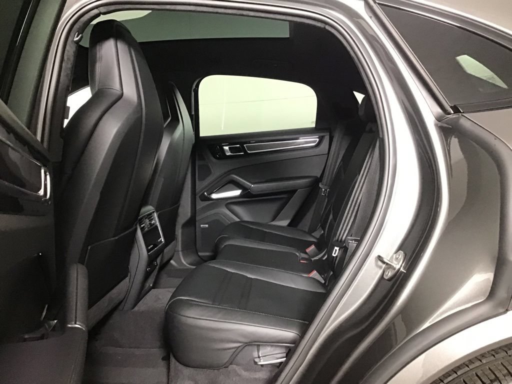 Certified 2020 Porsche Cayenne Turbo AWD/4WD image 25