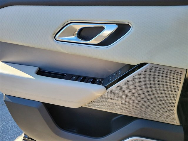 Used 2018 Land Rover Range Rover Velar R-Dynamic SE image 21