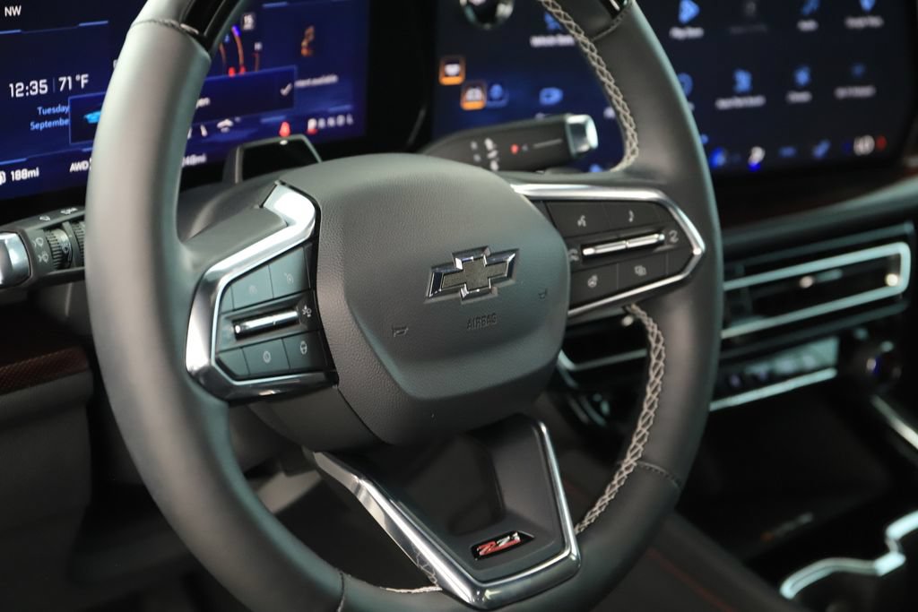 Used 2025 Chevrolet Traverse Z71 w/ Enhanced Driving Package AWD/4WD image 16