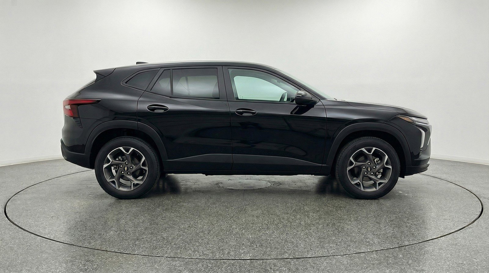 Used 2025 Chevrolet Trax LT image 11