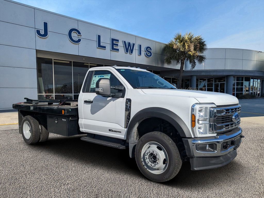 New 2025 Ford F550 4x4 Regular Cab Super Duty image 1