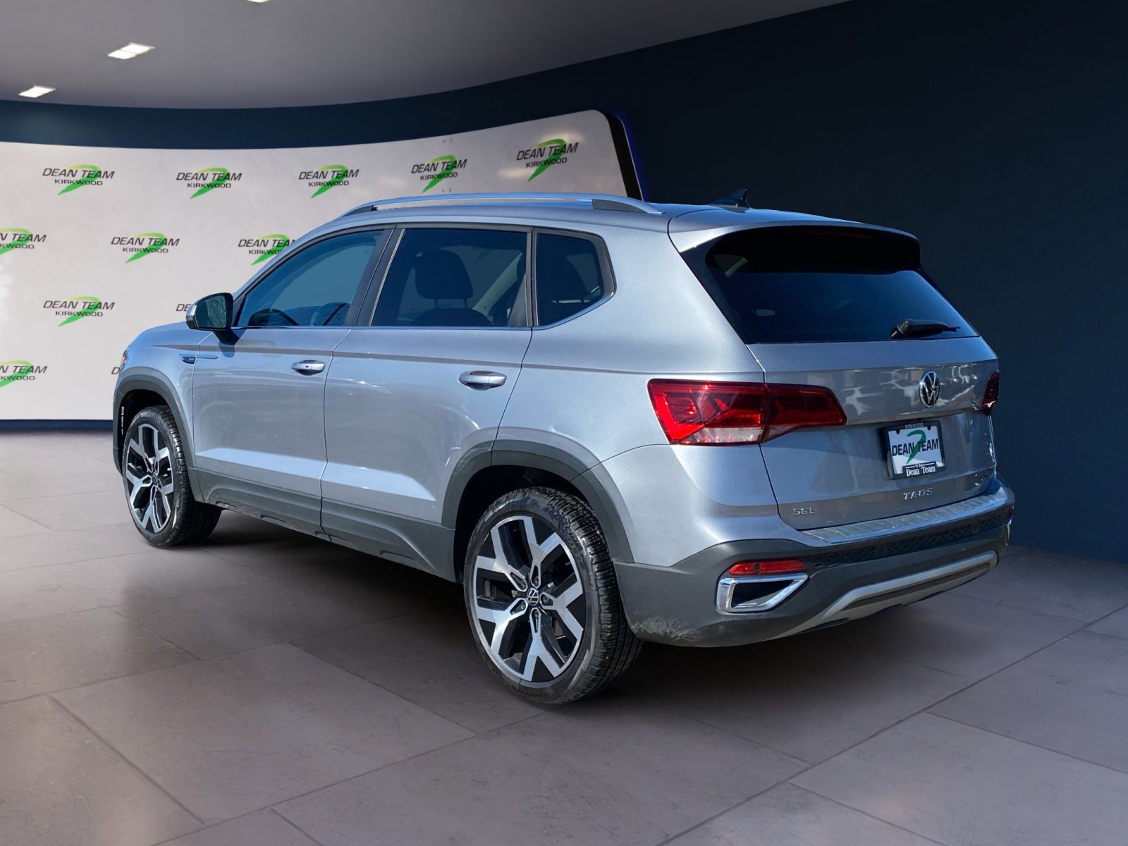 Used 2022 Volkswagen Taos SEL w/ Panoramic Sunroof Package image 4