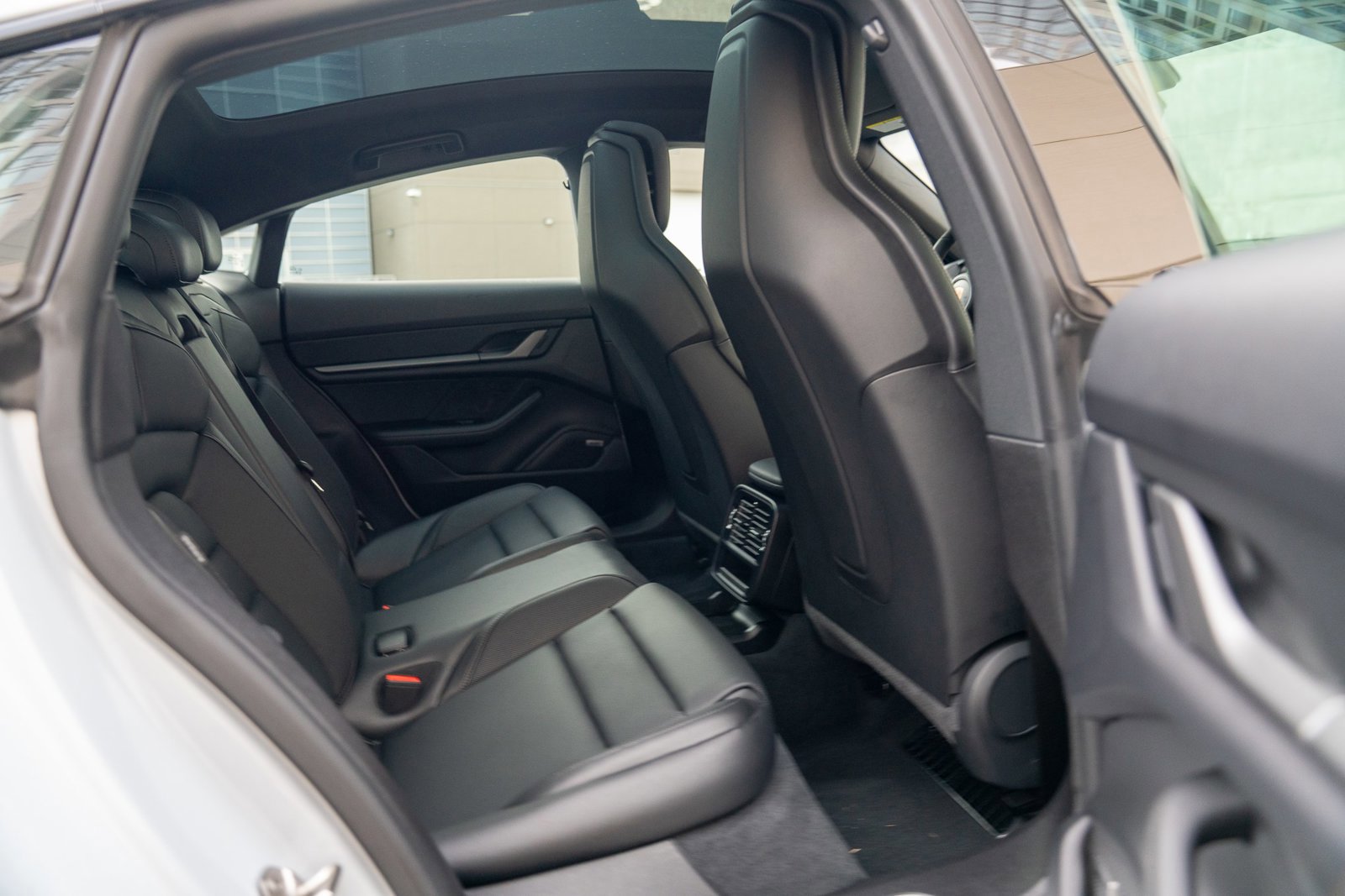 Used 2025 Porsche Taycan image 23