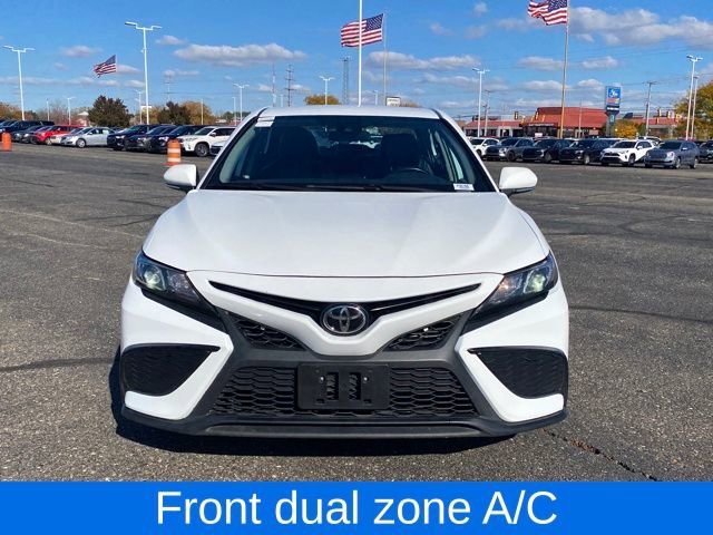Used 2022 Toyota Camry SE image 2