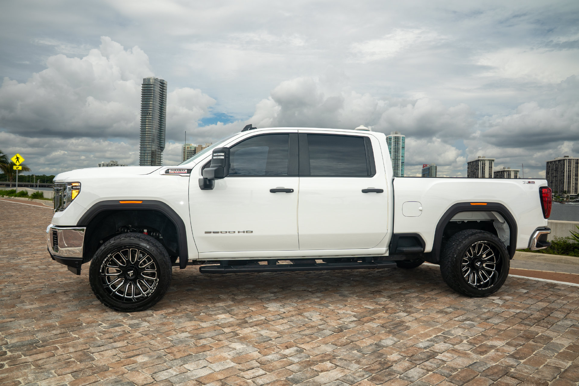 Used 2023 GMC Sierra 2500 Pro w/ Convenience Package AWD/4WD image 9