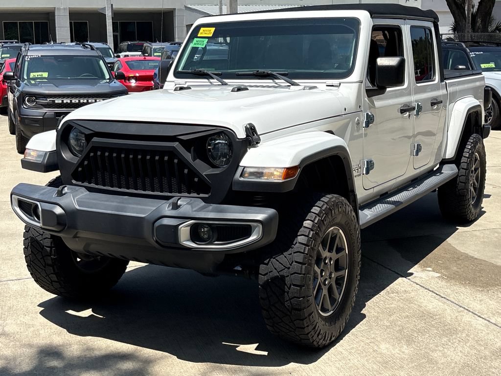 Used 2020 Jeep Gladiator Overland w/ Safety Group AWD/4WD image 9