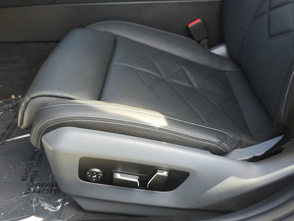 Used 2025 BMW i5 M60 w/ Executive Package image 21