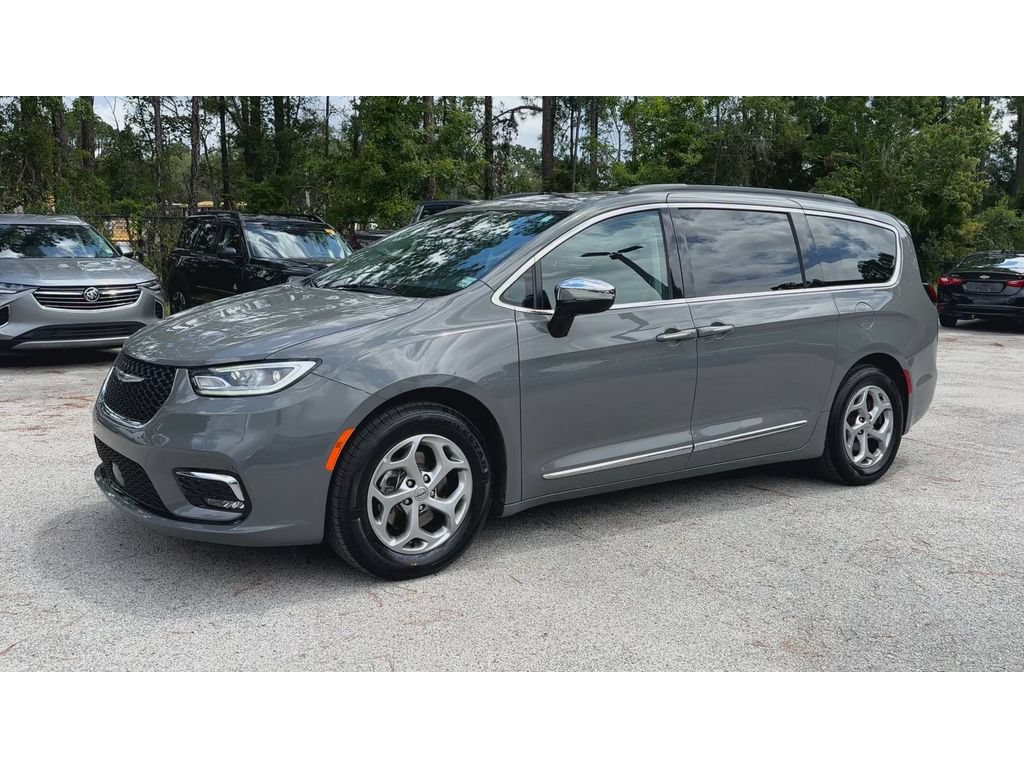 Used 2023 Chrysler Pacifica Limited FWD image 5
