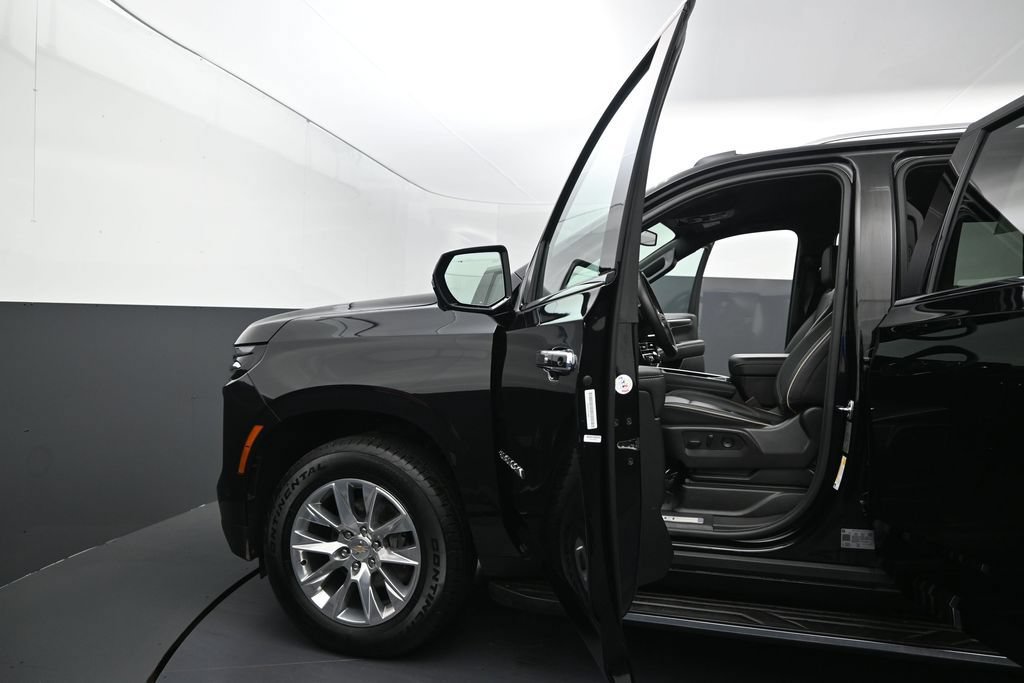 Used 2026 Chevrolet Suburban Premier AWD/4WD image 13