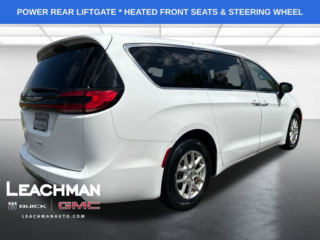 Used 2023 Chrysler Pacifica Touring-L image 3
