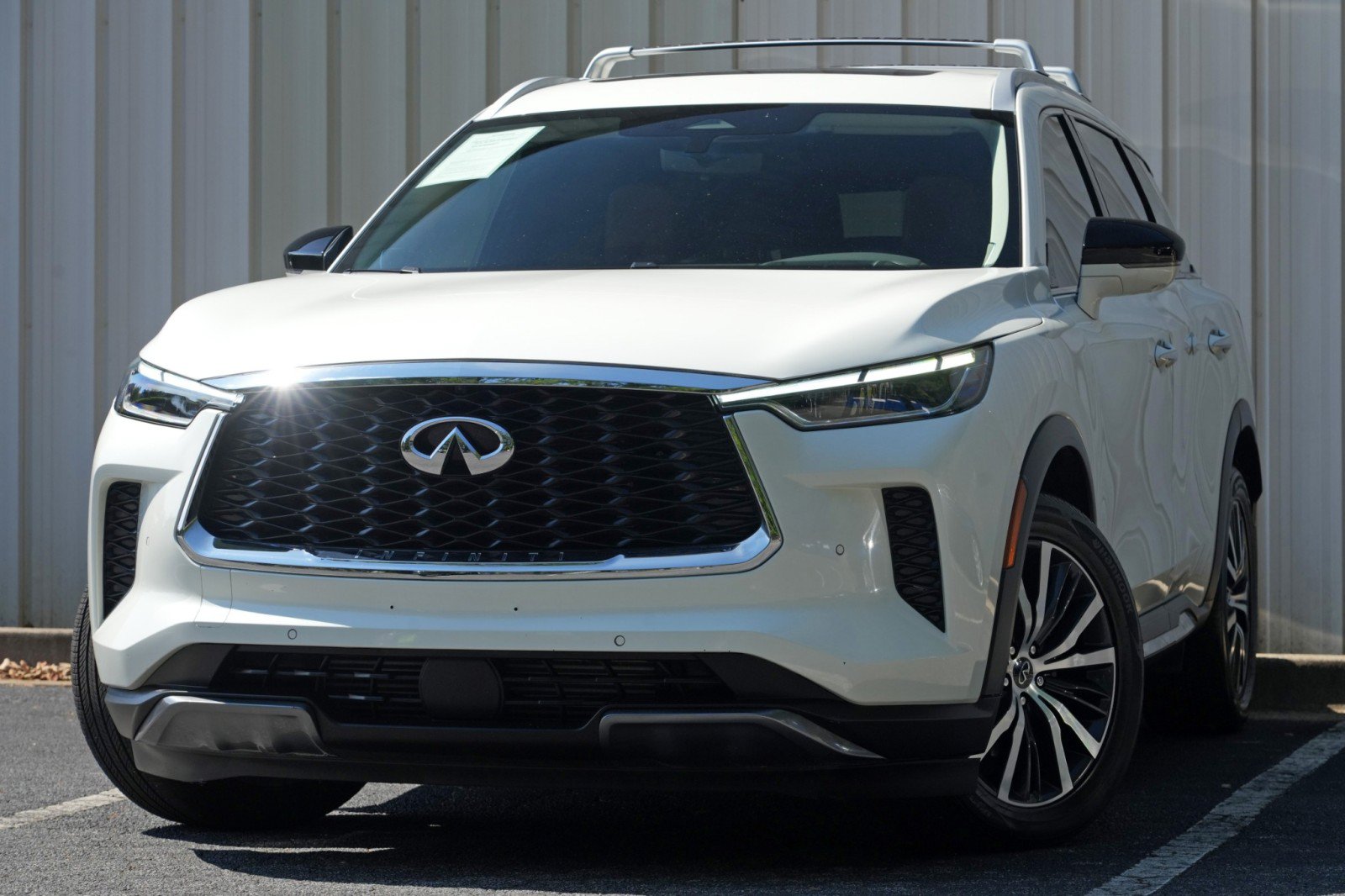 Used 2025 INFINITI QX60 Sensory w/ Vision Package AWD/4WD image 3