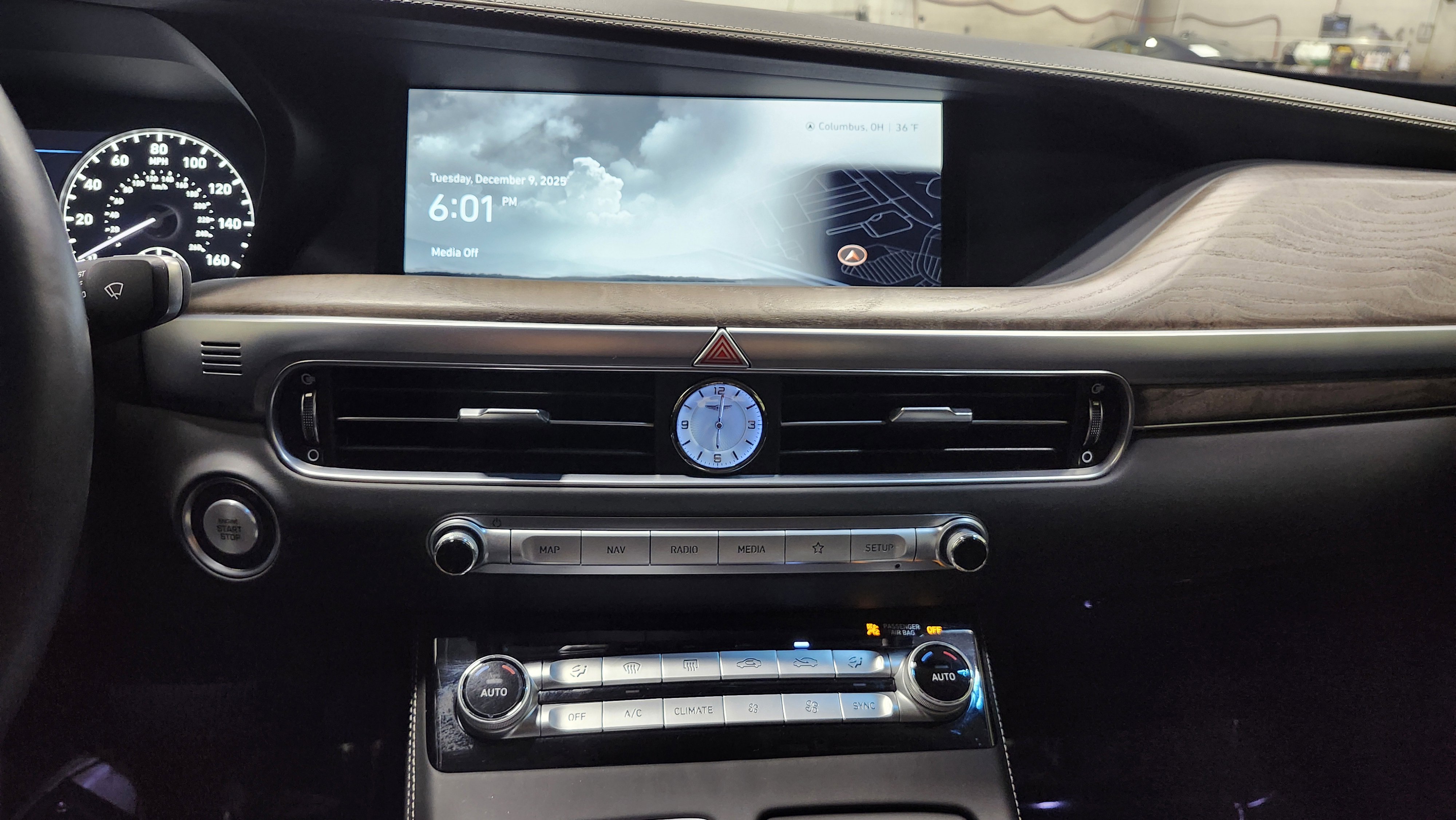 Used 2021 Genesis G90 3.3T Premium image 36