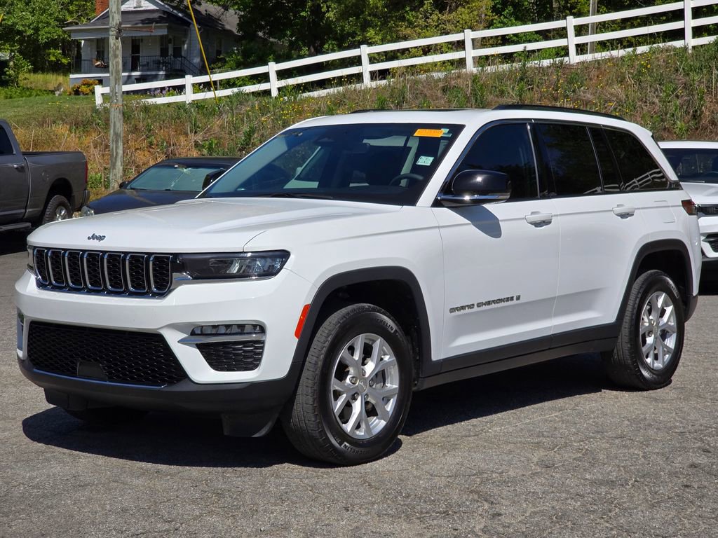 Used 2023 Jeep Grand Cherokee Limited AWD/4WD image 2
